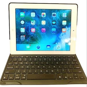 Apple iPad 4th Generation with Zagg Keyboard Case